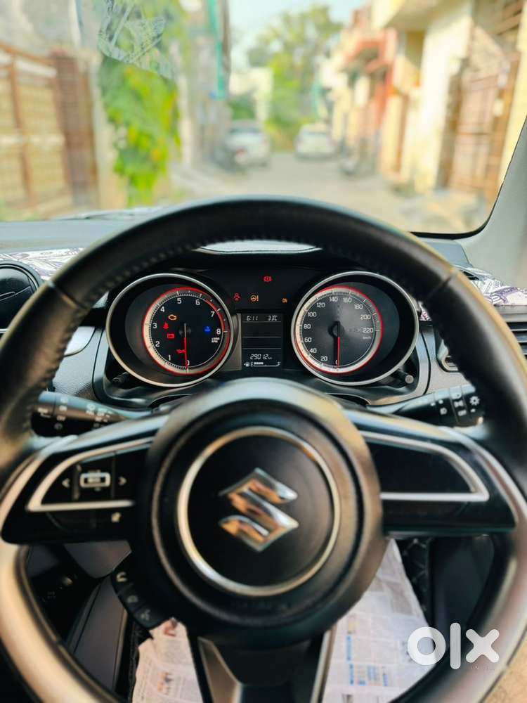 Maruti Suzuki Swift 2024 Zxi Black