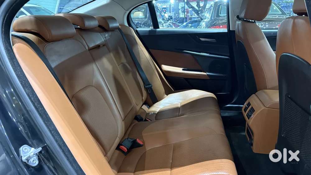 Jaguar Xe Portfolio, 2017, Petrol