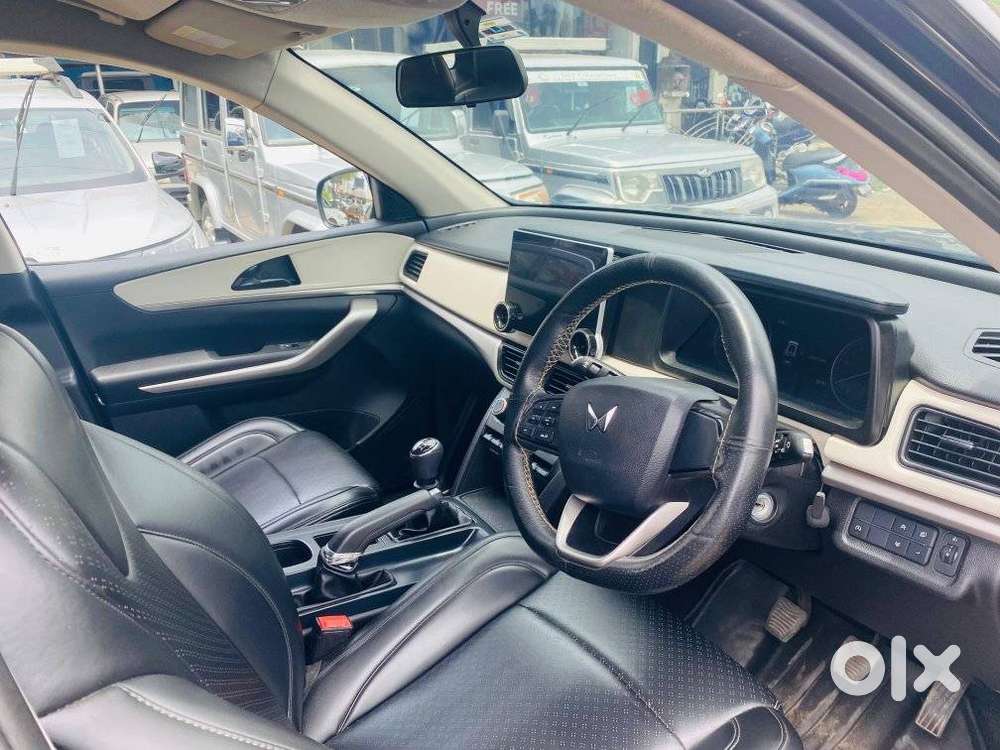Mahindra Xuv700 2.2 Mx Diesel Mt 5 Str, 2024, Diesel