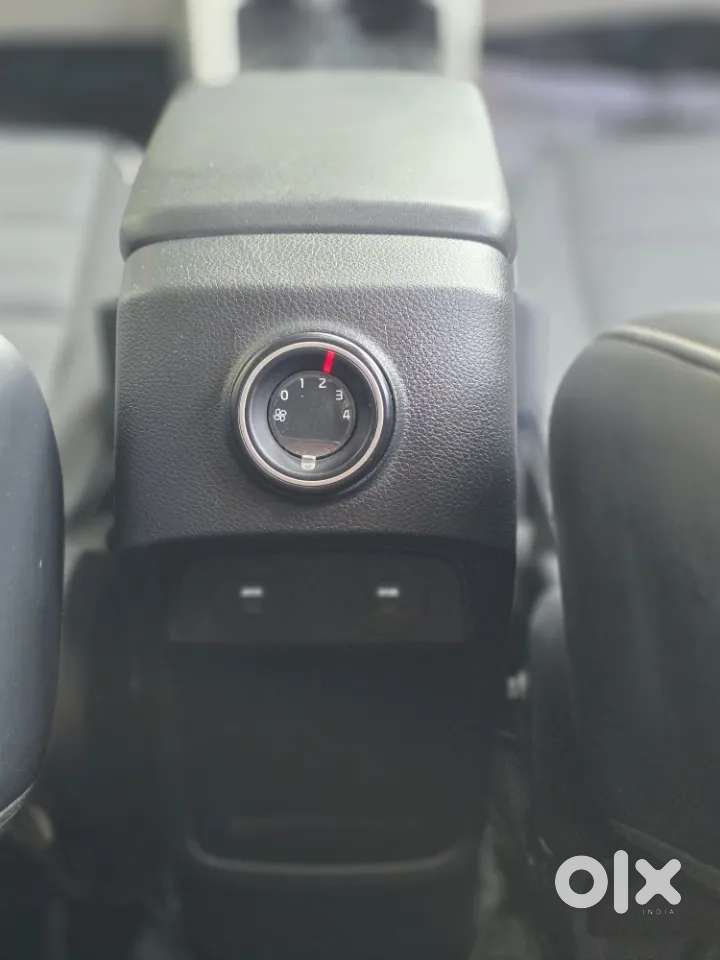 Kia Carens Clavis, 2025, Petrol