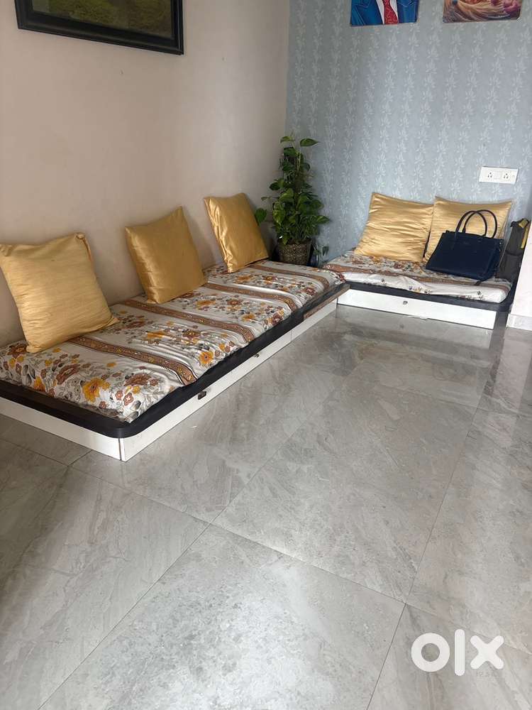 Low sitting baithak