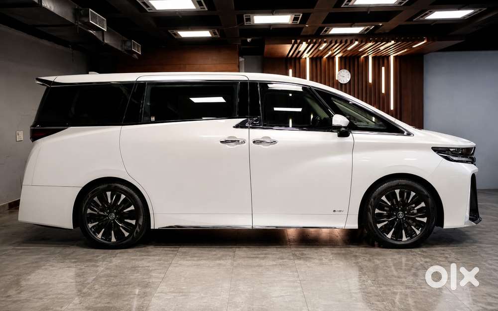 Toyota Vellfire Vip – Executive Lounge, 2024
