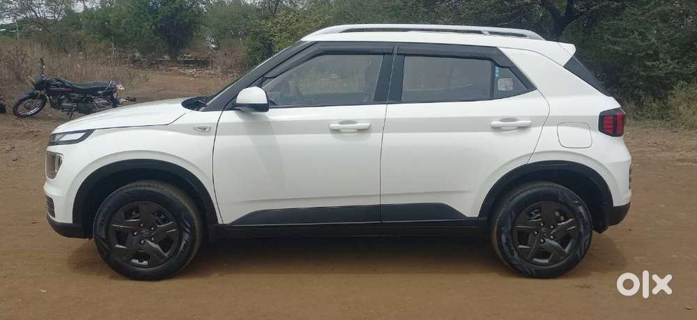 Hyundai Venue S Diesel, 2023, Petrol