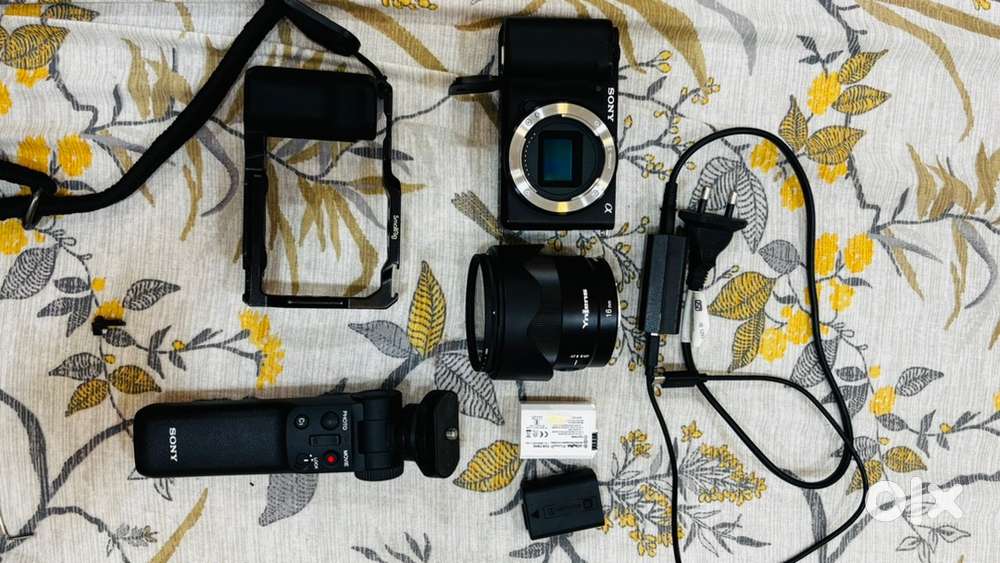 Zv E 10 Sony With 16mm Lens Under warranty