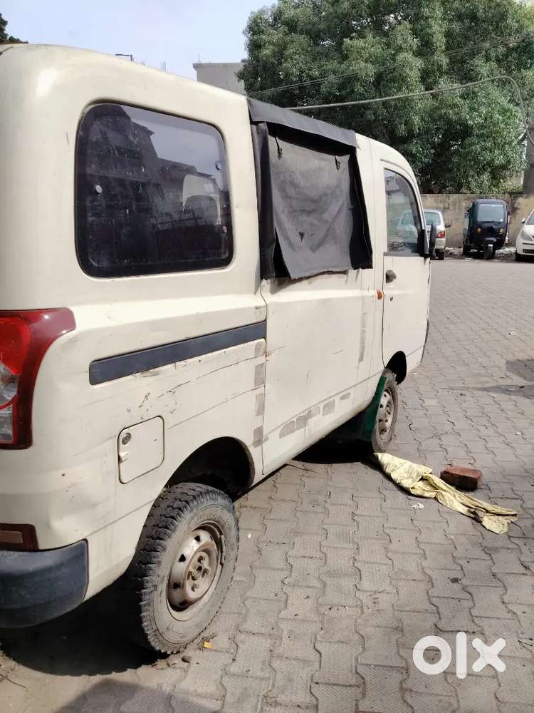 Mahindera Maximo School Van Model 2013 Private Number