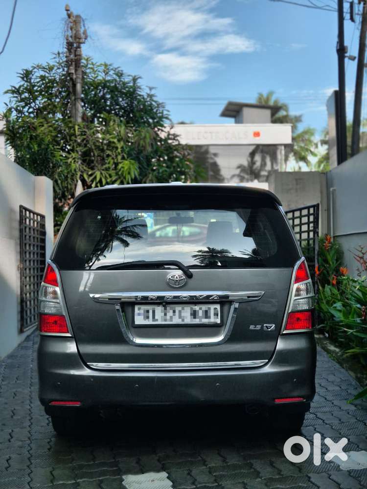 Toyota Innova 2.5 Vx 8 Str Bs-iii, 2013, Diesel