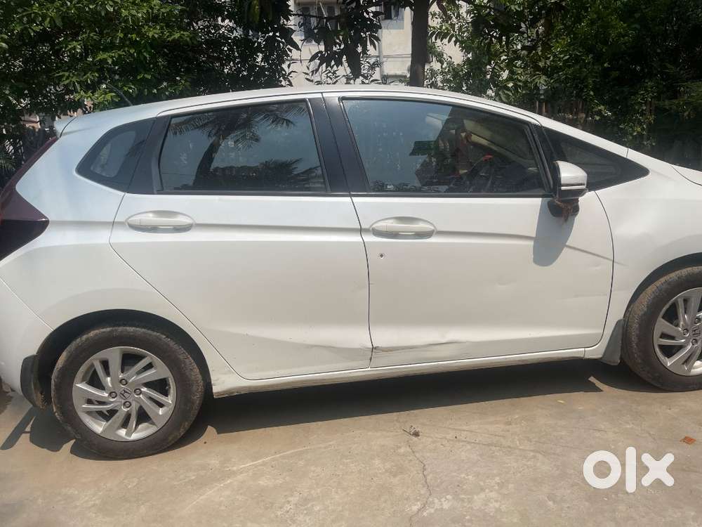 White Colour,automatic,only19000km Driven, Doctors Car Original Colour
