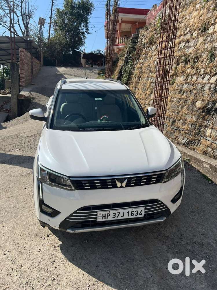 Hp37 1.5 Yr White Xuv 300 For Urgent Sale