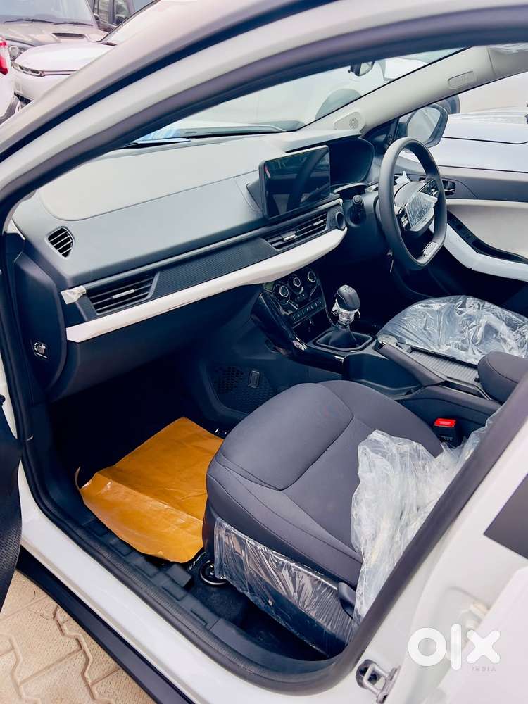 Tata Nexon Pure Plus (s) Petrol Amt, 2026, Petrol