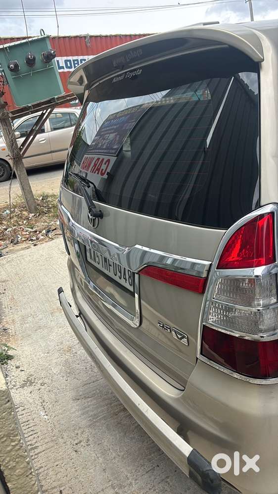 Toyota Innova 2.0 V 2014
