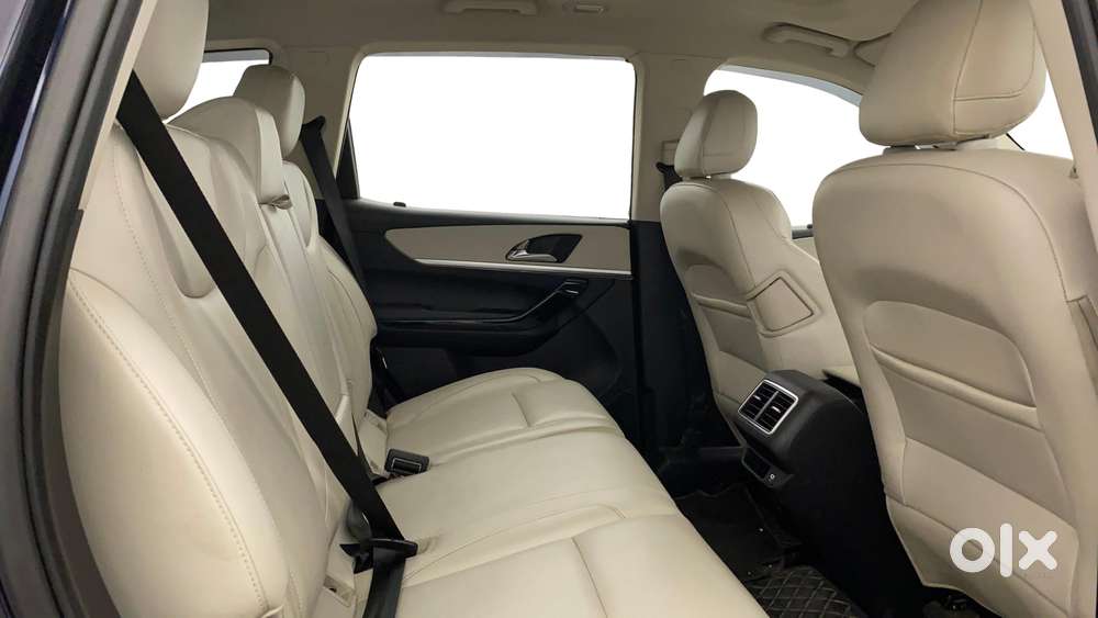 Mahindra Xuv700 2.0 Ax 7 Petrol At Str, 2022, Petrol