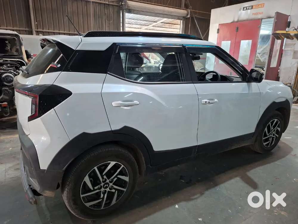 Mahindra Xuv 3xo 2025 Petrol 2500 Km Driven