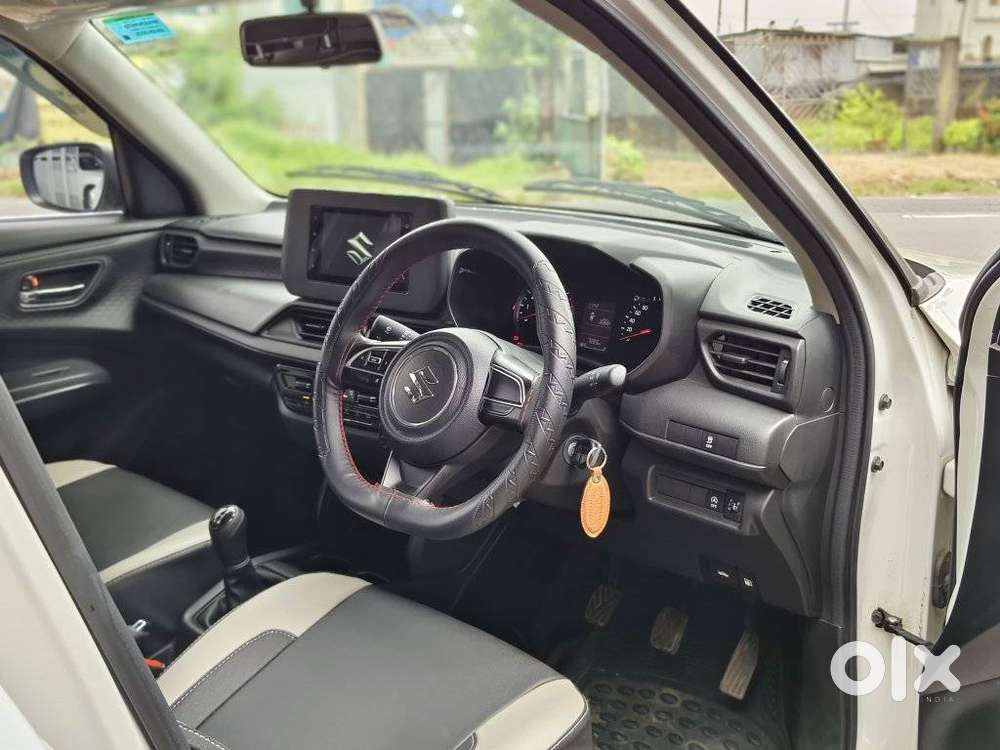 Maruti Suzuki Swift Vxi + Manual, 2025, Petrol