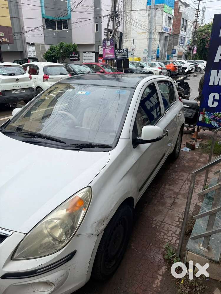 Hyundai I20 Sportz Petrol 2011