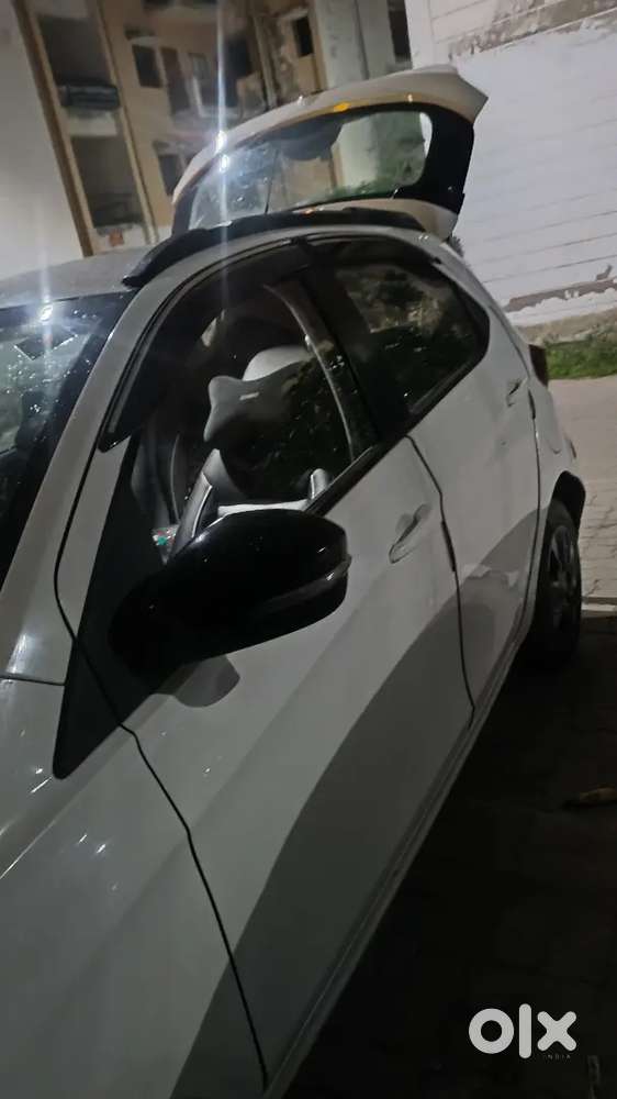 Tata Tiago Xt Icng 2025 Car