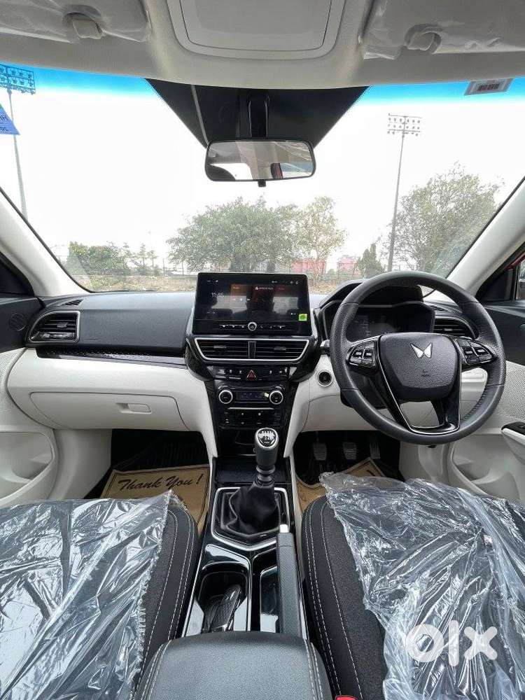 Mahindra Xuv 3xo Ax5 Pm Mt, 2024, Petrol