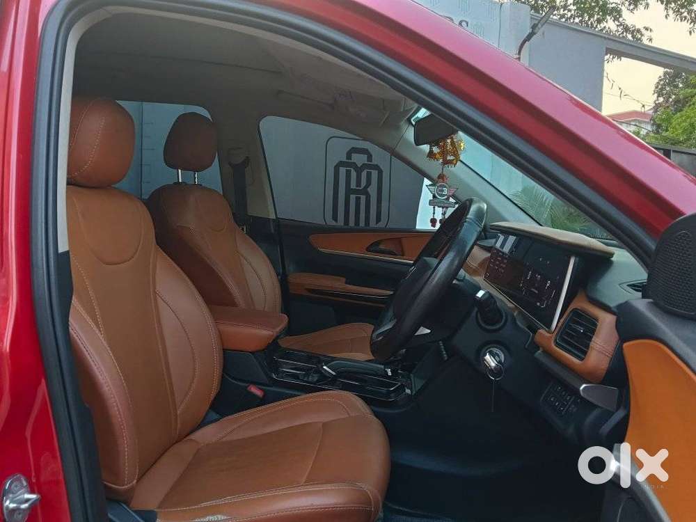 Mahindra Xuv700 2.0 Ax 5 Petrol At Str, 2022, Petrol