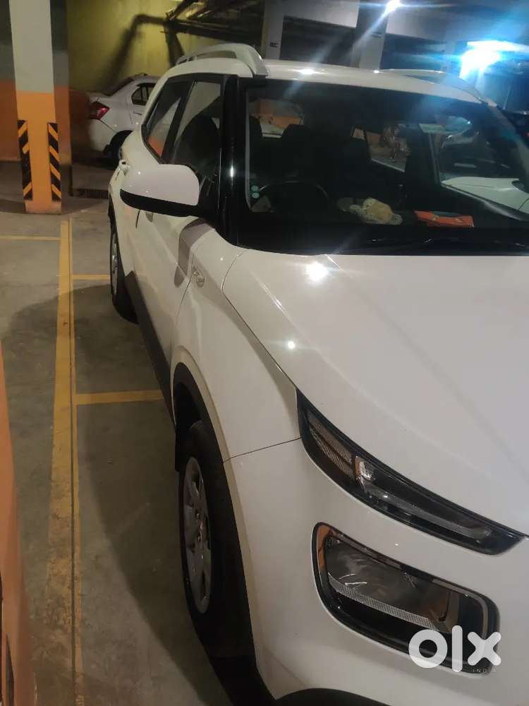 Hyundai Venue 2022 Petrol 30000 Km Driven