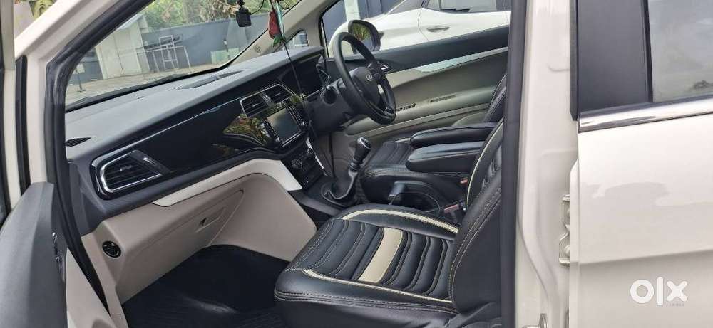 Mahindra Marazzo M6, 2018, Diesel