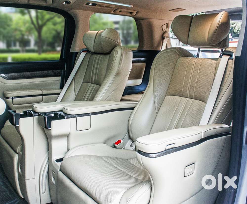 Toyota Vellfire 2.5 Executive Lounge, 2023, Petrol