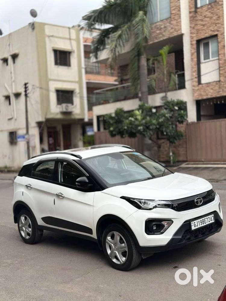 Tata Nexon, 2023, Petrol
