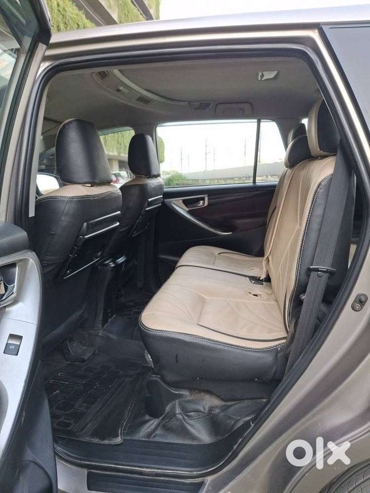 Toyota Innova Crysta 2.4 V 8 Str, 2016, Diesel