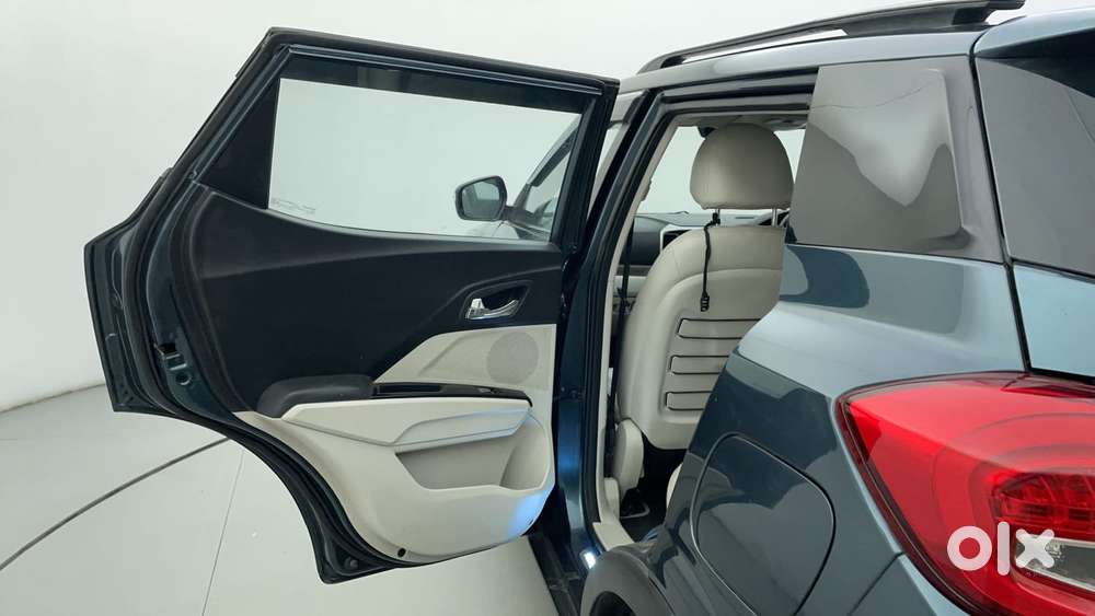 Mahindra Xuv300 W8 (o) 1.5 Diesel Amt, 2023, Diesel