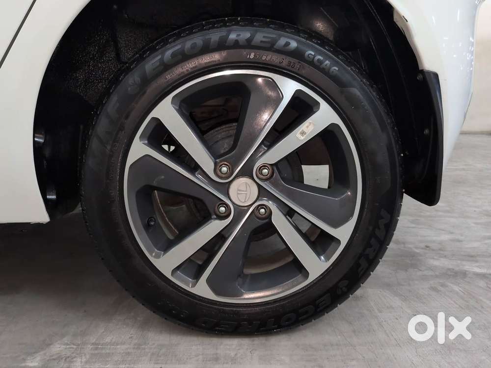 Tata Altroz Xza Petrol, 2025, Petrol
