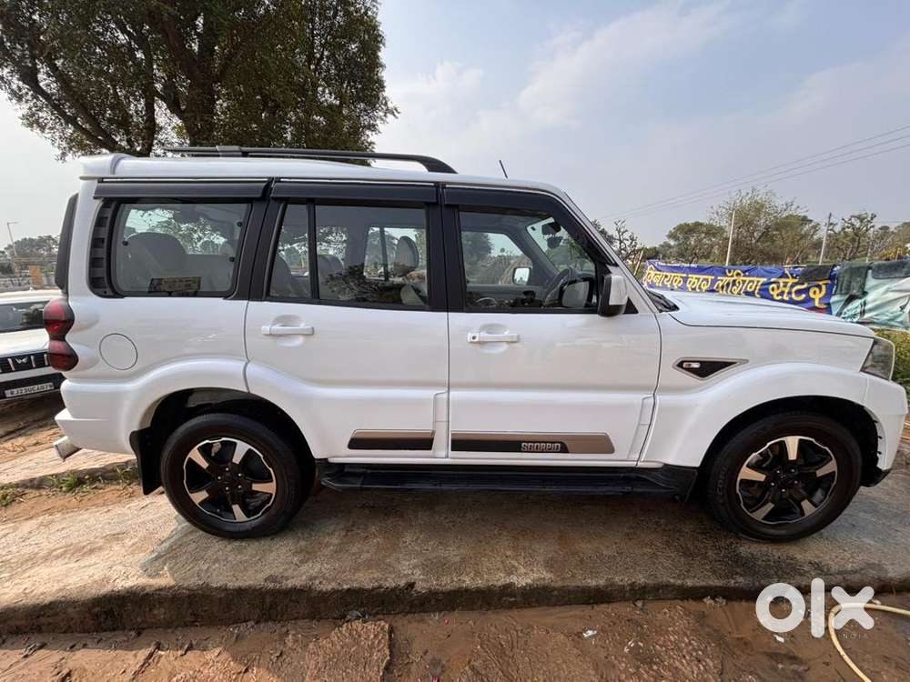 Mahindra Scorpio Classic S11