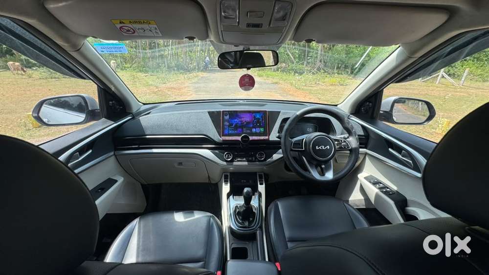 Kia Carens, 2023, Petrol