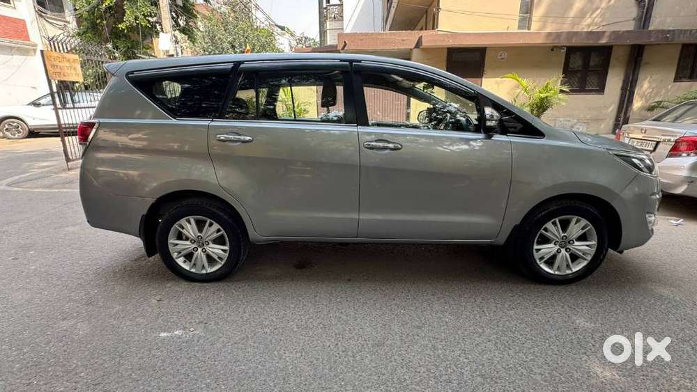 Toyota Innova Crysta 2.8 Zx At 7 Seater, 2017, Diesel