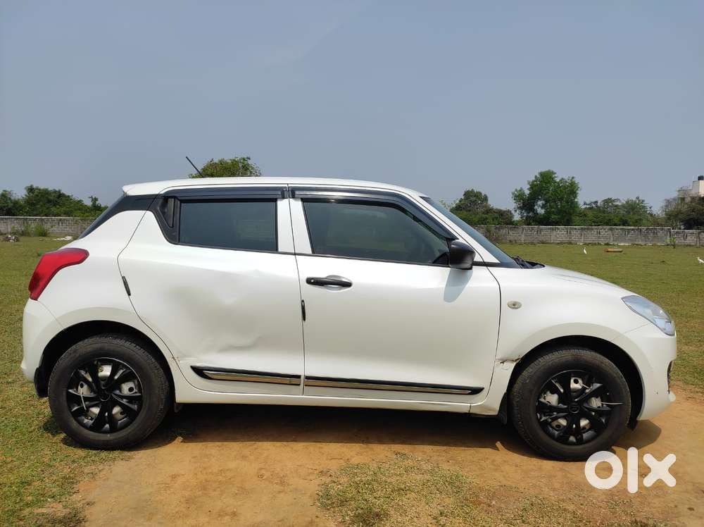 Maruti Suzuki Swift Vxi + Manual, 2023, Petrol