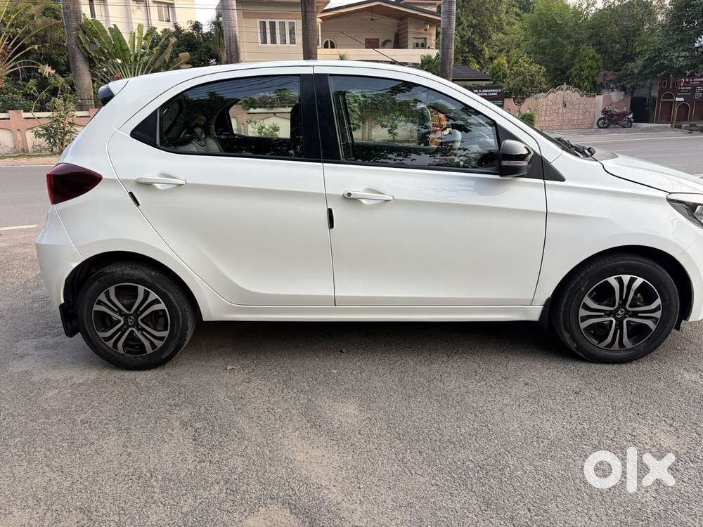 Tata Tiago 1.2 Revotron Xt (o), 2023, Petrol