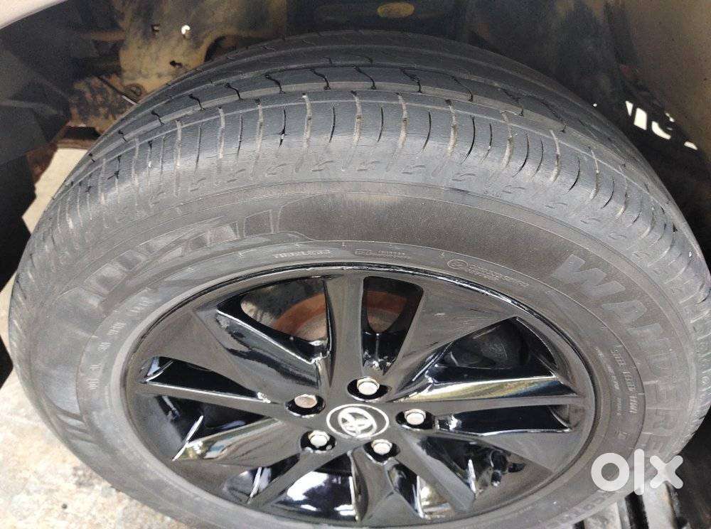 Toyota Innova Crysta 2.4 G Plus Mt 8 Str, 2017, Diesel