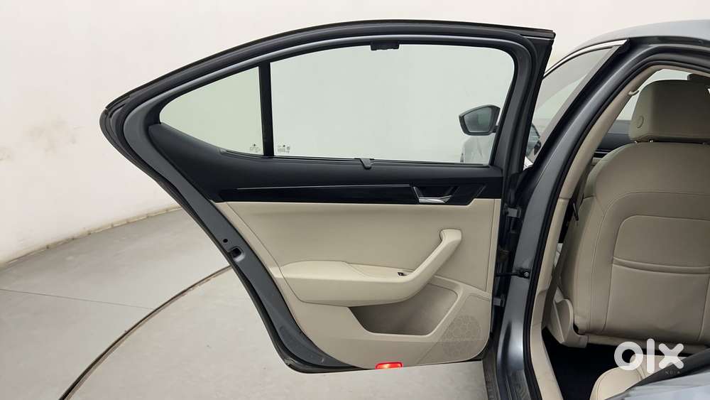 Skoda Superb Lk 1.8 Tsi At, 2018, Petrol