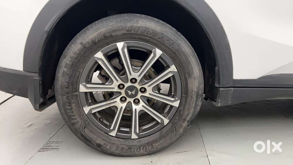 Mahindra Xuv700 2.2 Ax 7 Diesel At Str, 2023, Diesel