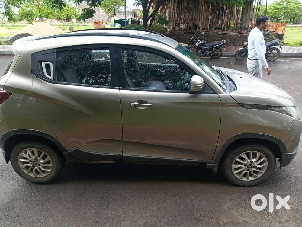 Mahindra Kuv 100 K8