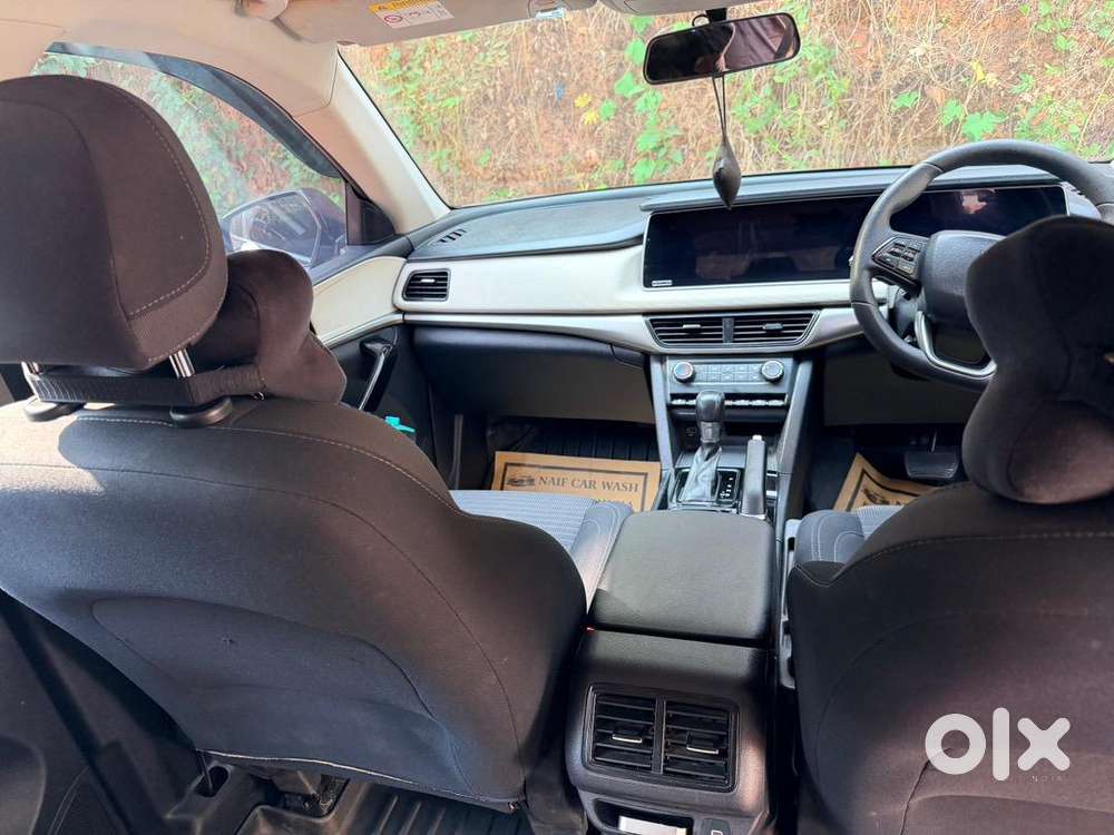 Mahindra Xuv700 2022 Diesel Well Maintained