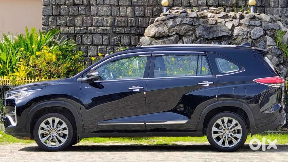 Toyota Innova Hycross 2.0 Zx (o) Hybrid 7 Str, 2025, Petrol