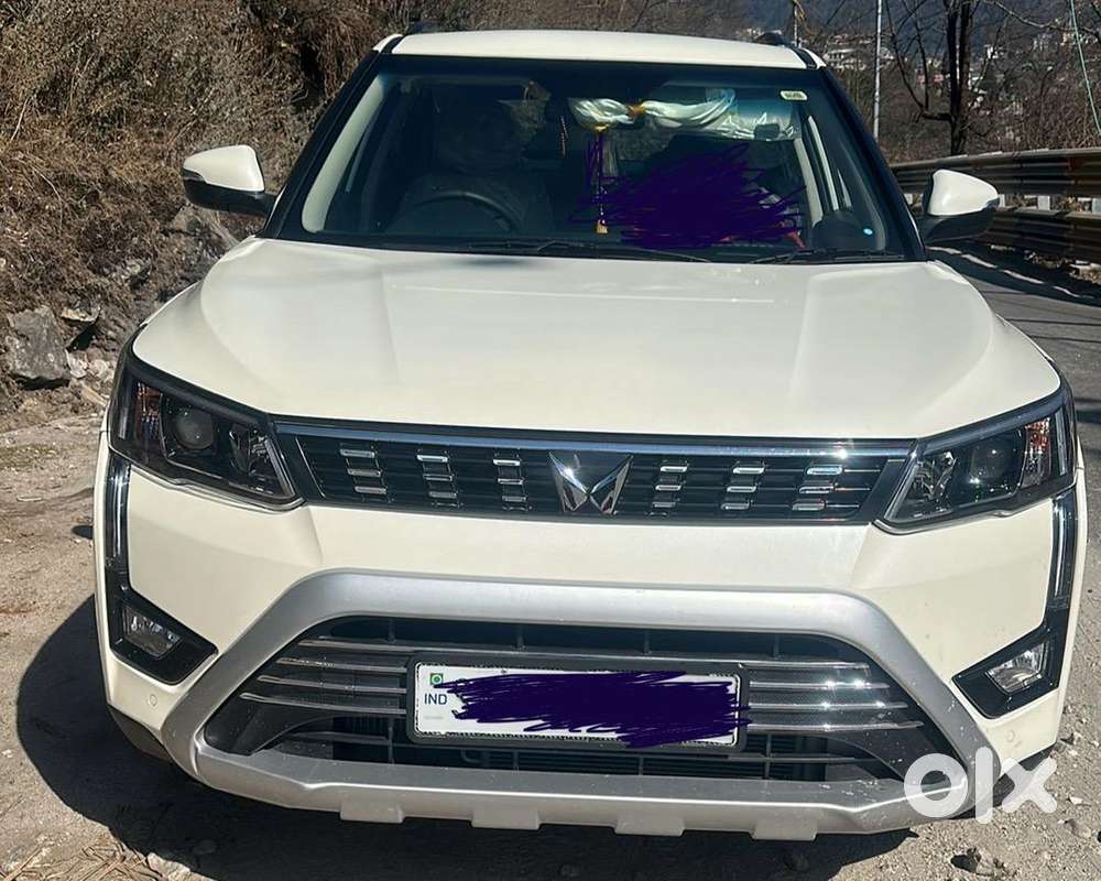 Mahindra Xuv300 2023 Petrol Well Maintained