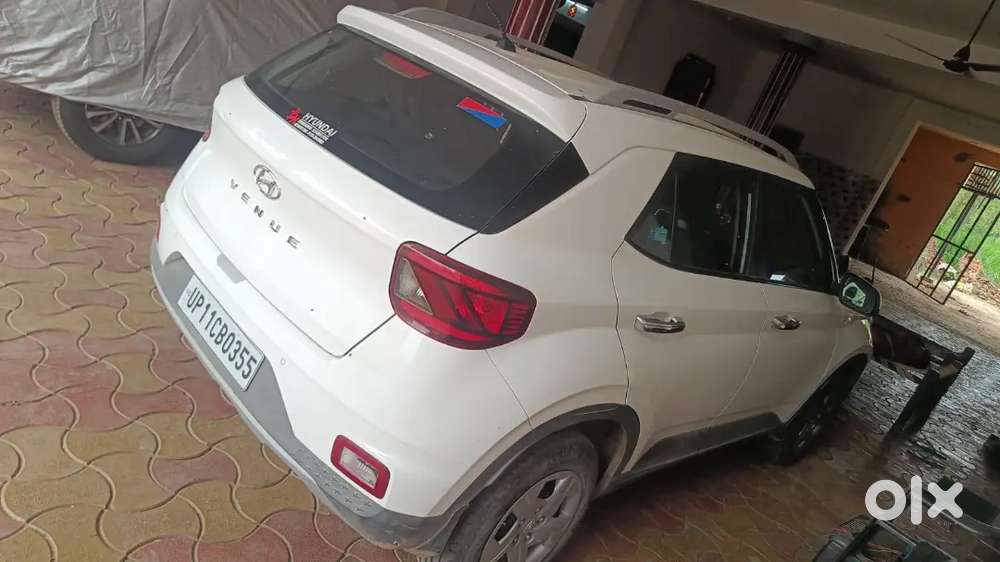 Hyundai Venue 2021 Petrol 20000 Km Driven
