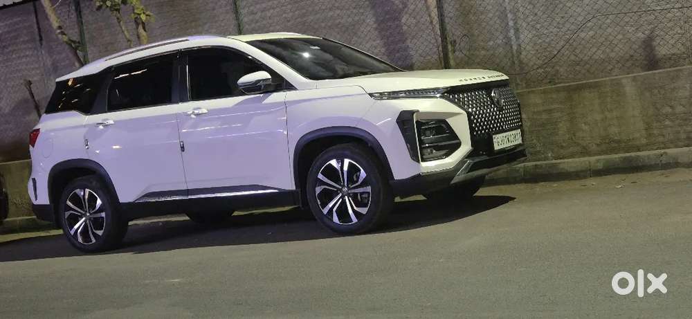 Mg Hector Plus 2023 Petrol 10900 Km Driven