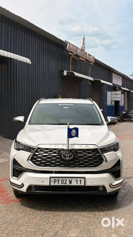 Toyota Innova Hycross 2023