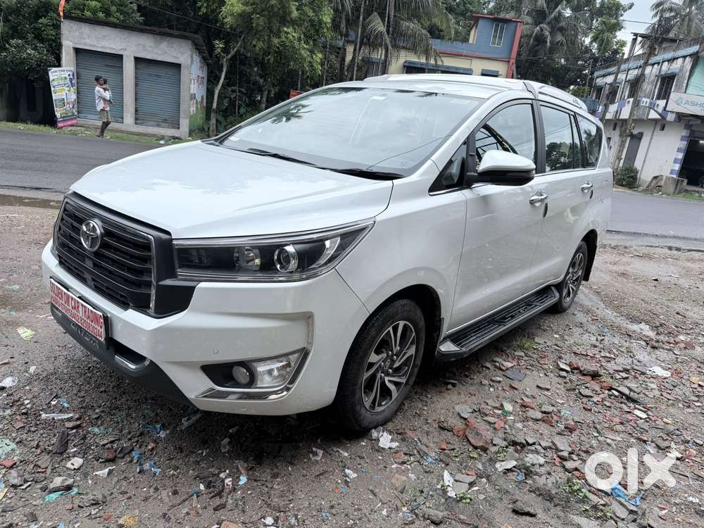 Toyota Innova Crysta 2.4 V 8 Str, 2025, Diesel