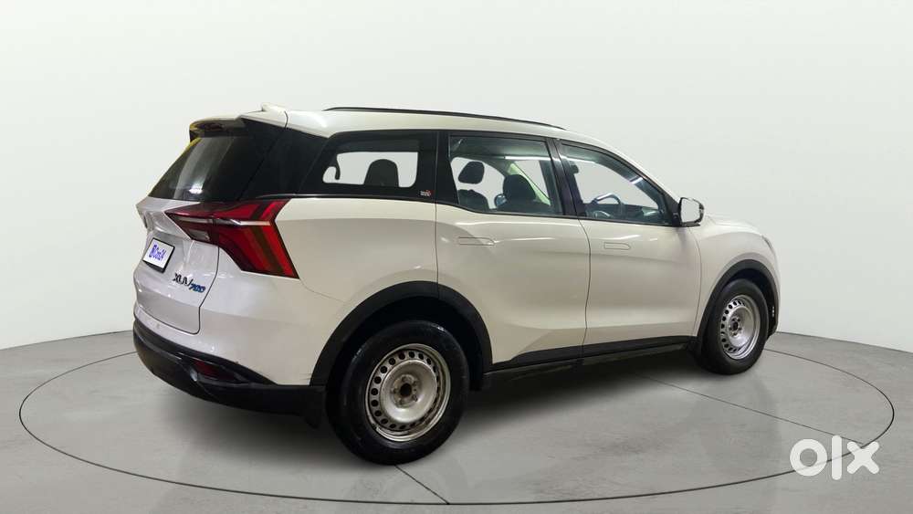 Mahindra Xuv700 2.0 Mx Petrol Mt 5 Str, 2023, Petrol