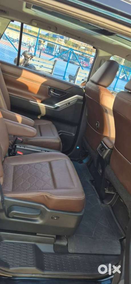 Toyota Innova Hycross 2.0 Zx (o) Hybrid 7 Str, 2023, Petrol