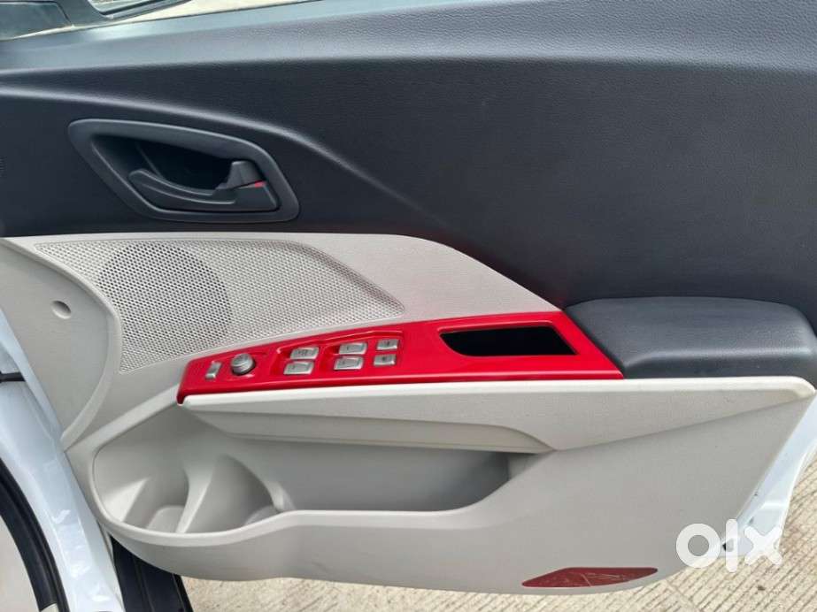 Mahindra Xuv300 W6 Amt Diesel, 2024, Diesel