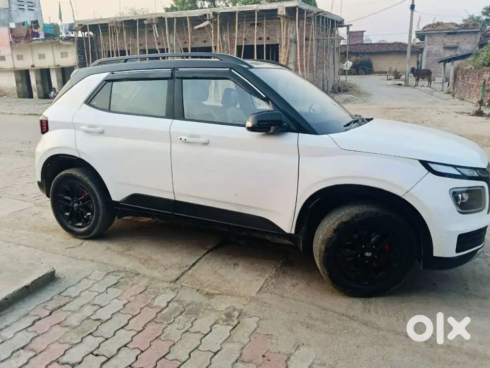 Hyundai Venue 2024 Diesel Well Maintained.