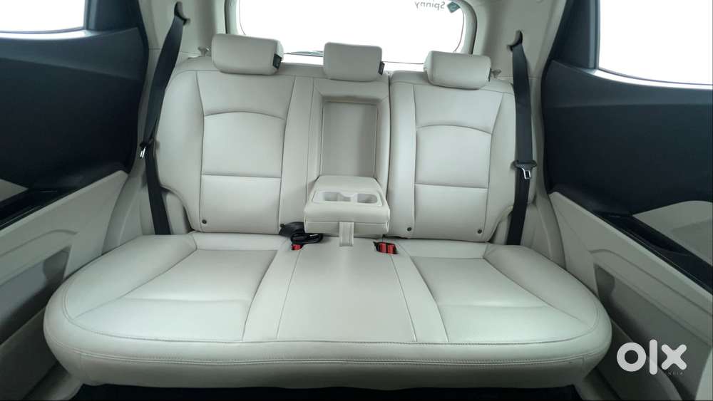 Mahindra Xuv300 1.2 W8 (o) Amt Petrol, 2022, Petrol