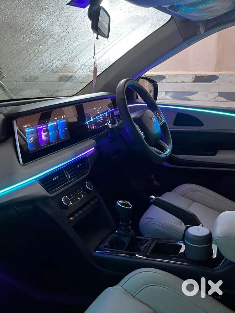 Mahindra Xuv700 2022 Petrol 22000 Km Driven